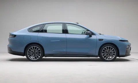 Xe sedan hạng C thiết kế bắt mắt, công suất 215 mã lực, giá hấp dẫn