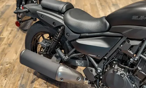 Môtô động cơ 2 xi lanh, phanh ABS 2 kênh, giá gần 175 triệu đồng, ‘đe nẹt’ Honda Rebel 500