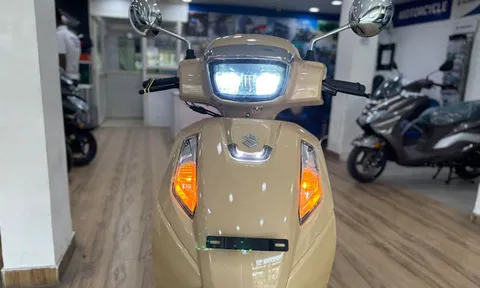 Suzuki giới thiệu xe tay ga 125cc, màn hình TFT 4.2 inch, kết nối Bluetooth, giá rẻ hơn Honda Vision