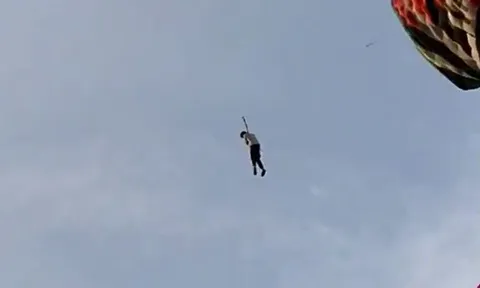 CLIP: Kinh hãi trước khoảnh khắc người đàn ông bị diều kéo lơ lửng trên không trung