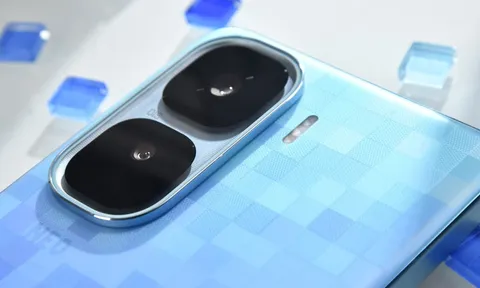 Smartphone màn hình OLED 2K 144Hz, chip Snapdragon 8 Elite, pin 6.800mAh, sạc 120W, giá 10 triệu đồng