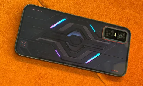 Smartphone gaming cấu hình ‘khủng’, chống nước, màn hình 144Hz, giá 7,9 triệu đồng