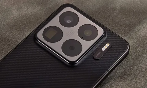 Smartphone cấu hình ‘siêu khủng’, màn hình OLED 2K, pin 6.100mAh, camera Leica, giá gần 20 triệu, cạnh tranh iPhjone 16 Pro