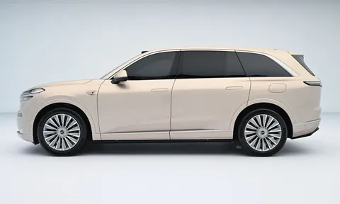 SUV dài hơn 5,1 mét, công suất 598 mã lực, giá hơn 1,4 tỷ đồng