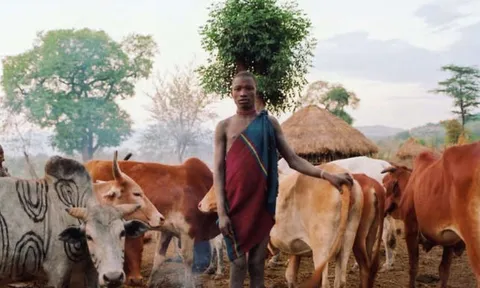 Người Mursi và câu chuyện đĩa môi: Văn hóa kỳ lạ hay di sản cần bảo tồn?