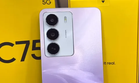 Smartphone 5G, ‘nồi đồng cối đá’, RAM 6GB, pin 6.000mAh, giá chỉ 3,99 triệu đồng