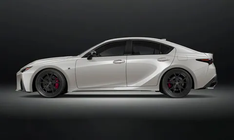 Chi tiết Lexus IS 500 Ultimate Edition vừa trình làng: Động cơ V8, giới hạn 500 chiếc