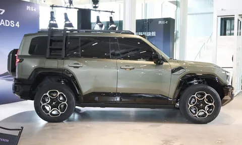 SUV địa hình PHEV công suất 700 mã lực, ngoại hình hầm hố, loạt công nghệ tiên tiến