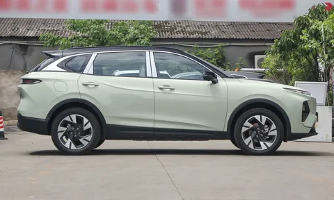 SUV cùng phân khúc với Honda CR-V, tiết kiệm xăng hơn xe máy, giá ngang Kia Morning