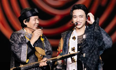 Soobin chơi đàn bầu cùng bố, mang làng quê Bắc Bộ lên sân khấu live-concert thể hiện niềm tự hào dân tộc
