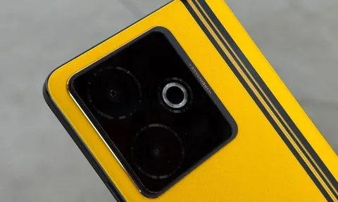 Smartphone gaming chip Dimensity 8400-MAX, RAM 12 GB, pin 7.000mAh, IP69, giá gần 11 triệu đồng 