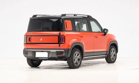 SUV hạng A thiết kế vuông vức, nội thất xịn sò, giá rẻ bất ngờ