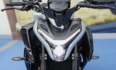 Môtô 3 xi lanh dung tích 674cc, trang bị 'đỉnh nóc', giá 165 triệu đồng, cạnh tranh với Honda CB650R