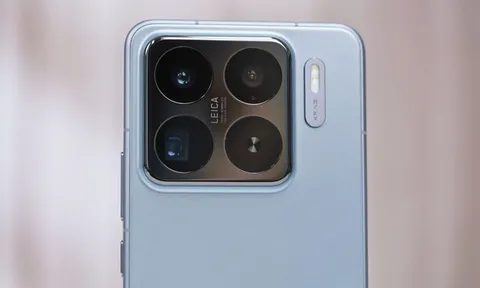 Trên tay đối thủ của iPhone 16 Pro: Cấu hình ‘siêu khủng’, pin 6.100mAh, camera Leica, giá gần 20 triệu đồng