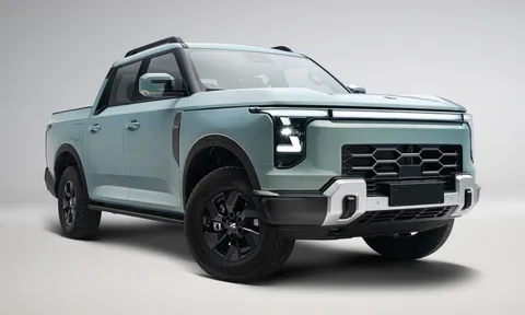 Nissan giới thiệu xe bán tải công suất 435 mã lực, tiêu thụ 1,9 lít xăng/100km, giá từ 567 triệu đồng