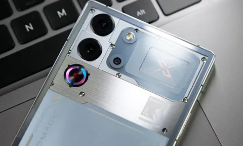 Smartphone gaming ‘đỉnh của chóp’ pin 7.500mAh, giá 18 triệu đồng