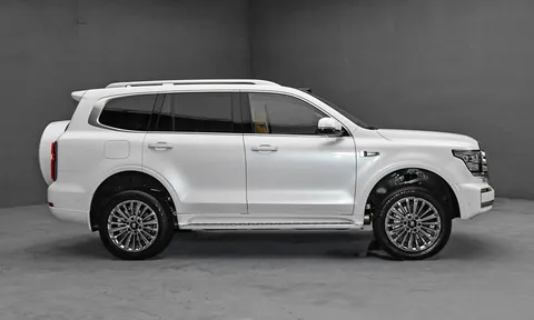 SUV dài hơn 5 mét, nội thất sang chảnh, công suất 877 mã lực, giá hơn 1,3 tỷ đồng