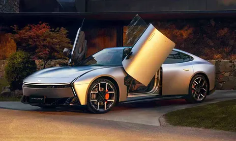 Xe sedan dùng cửa cắt kéo, công suất 594 mã lực, giá gần 1,5 tỷ đồng