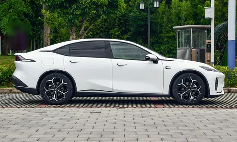 Ra mắt xe sedan cùng phân khúc với Toyota Camry, trang bị tiên tiến, giá hơn 530 triệu đồng