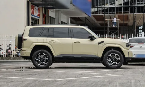 SUV địa hình dài 5,1 mét, công suất 687 mã lực, giá gần 1,2 tỷ đồng