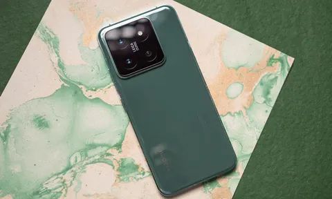 Xiaomi 15 giảm giá mạnh, quyết đua doanh số với iPhone 16