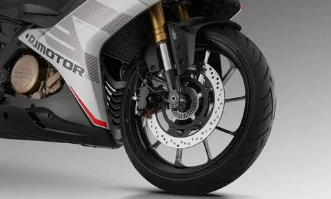 Sport bike 249cc, phanh ABS 2 kênh, giá hơn 62 triệu đồng, cạnh tranh với Honda CBR250RR