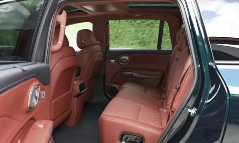 SUV dài hơn 5,1 mét, công suất 335 mã lực, nội thất tiện nghi, giá ngang Honda CR-V