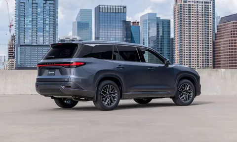 SUV 3 hàng ghế của Lexus chốt giá hơn 1,5 tỷ đồng