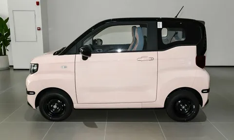 Xe điện mini giúp gia đình che nắng, che mưa, giá thấp hơn Honda SH 350i