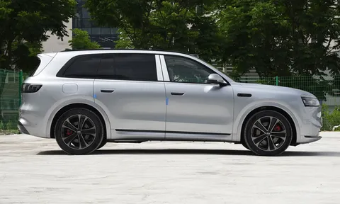 SUV hạng sang dài gần 5,2 mét, công suất 519 mã lực, trang bị hiện đại, giá hơn 1,3 tỷ