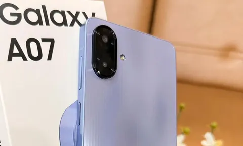 Samsung giới thiệu smartphone chống nước, cấu hình tốt, giá 3,1 triệu tại Việt Nam