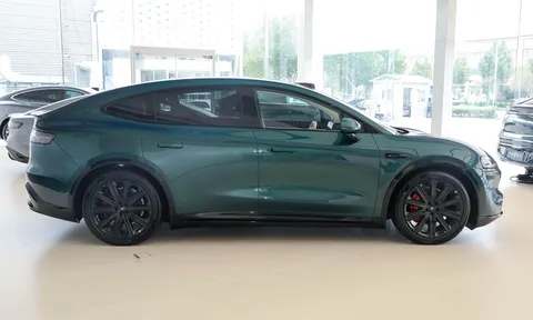 Xe gầm cao trang bị ‘đỉnh nóc’, công suất 512 mã lực, giá hơn 900 triệu đồng