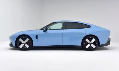 Sedan dài hơn 5 mét, nội thất sang chảnh, công suất 593 mã lực, giá hơn 800 triệu đồng