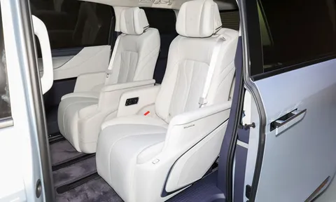 ‘Chuyên cơ mặt đất’ động cơ PHEV, công suất 397 mã lực, giá gần 1,3 tỷ, cạnh tranh Toyota Alphard