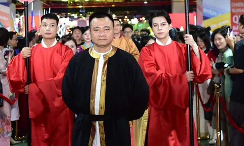 NSND Tự Long đồng hành cùng 'Hộ linh tráng sĩ' tại triển lãm 80 năm hành trình Độc lập - Tự do - Hạnh phúc