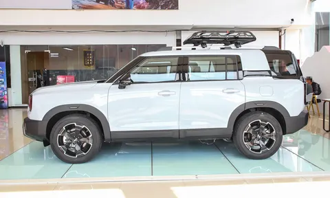 SUV địa hình siêu hầm hố, giá ‘mềm’