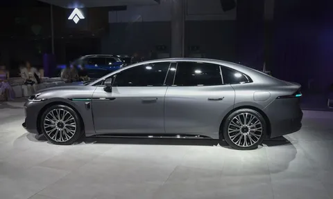 Xe sedan hạng sang dài hơn 5,1 mét, giá hơn 1,1 tỷ đồng, so kè cùng Xiaomi SU7