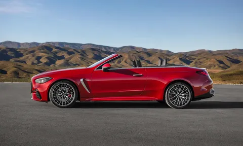 Mercedes-Benz giới thiệu xe mui trần hiệu suất cao, giá gần 2,9 tỷ đồng 