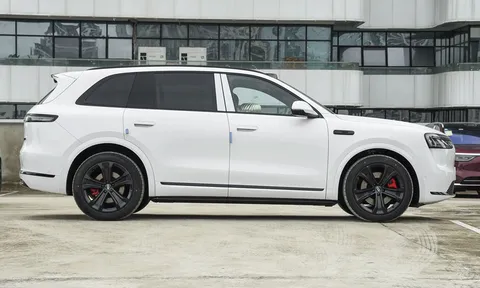 SUV hạng sang dài hơn 5 mét, công suất 526 mã lực, giá gần 1,1 tỷ đồng