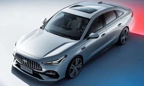 Xe sedan PHEV cùng phân khúc với Toyota Camry, giá hấp dẫn