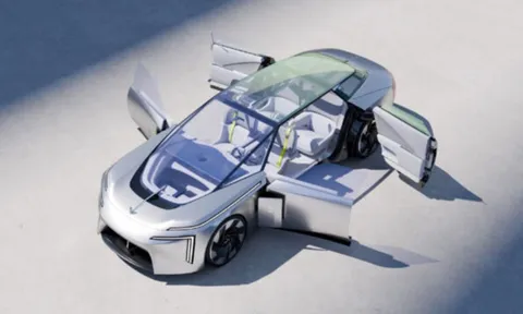 Xe hơi đẹp như trong phim khoa học viễn tưởng, dài hơn Rolls-Royce Phantom