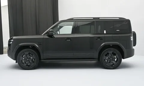 SUV siêu hầm hố, công suất 490 mã lực, giá từ 666 triệu đồng