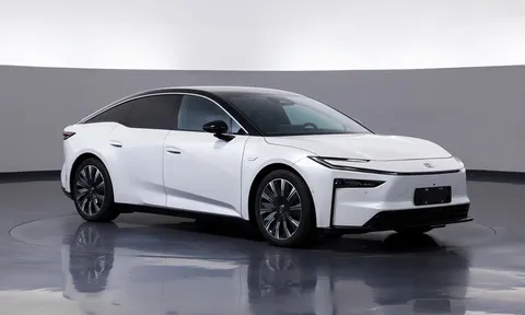 Toyota hé lộ xe sedan hoàn toàn mới: Dài hơn 5,1 mét, công suất 278 mã lực