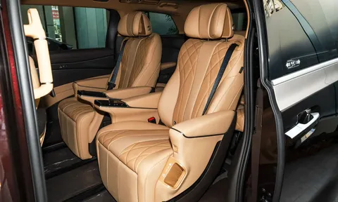 ‘Chuyên cơ mặt đất’ động cơ PHEV, giá hơn 1,7 tỷ đồng, so kè cùng Toyota Alphard