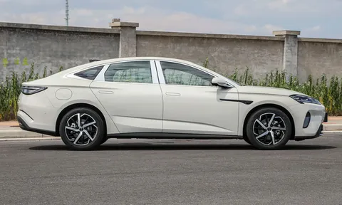 Đối thủ của Toyota Camry ra mắt: Động cơ PHEV, giá từ 555 triệu đồng