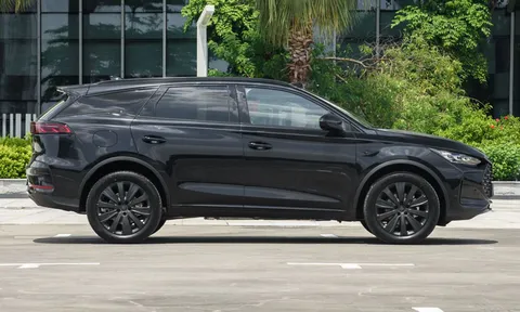 SUV lớn hơn Hyundai Santa Fe, di chuyển 175km không cần đổ xăng, giá hấp dẫn