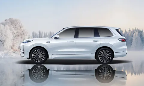 SUV PHEV dài hơn 5,2 mét, nội thất sang chảnh, giá ngang Toyota Yaris Cross