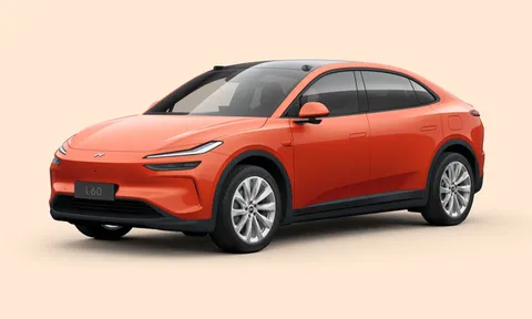 Xe gầm cao dài hơn 4,8 mét, công suất 456 mã lực, giá gần 770 triệu đồng