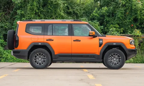 SUV ‘siêu to khổng lồ’, công suất 756 mã lực, giá gần 1,3 tỷ đồng