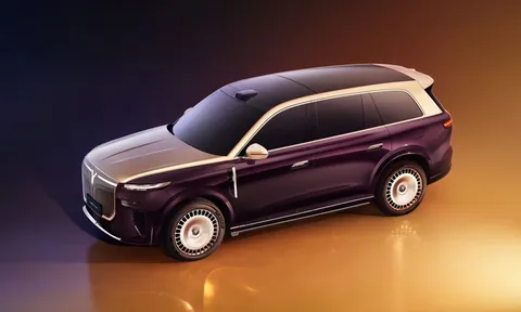 SUV hạng sang dài hơn 5,2 mét, động cơ PHEV, giá gần 1,9 tỷ đồng